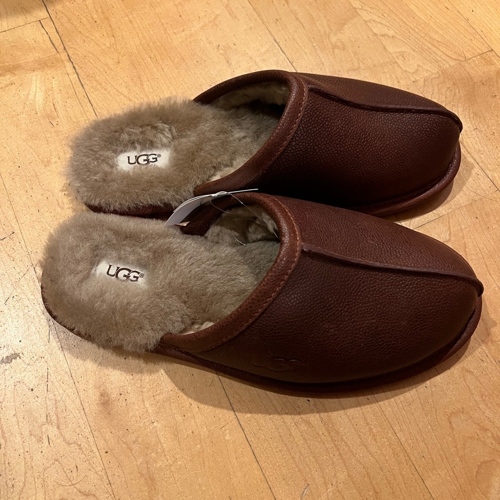 Scuff leather Ugg slippers